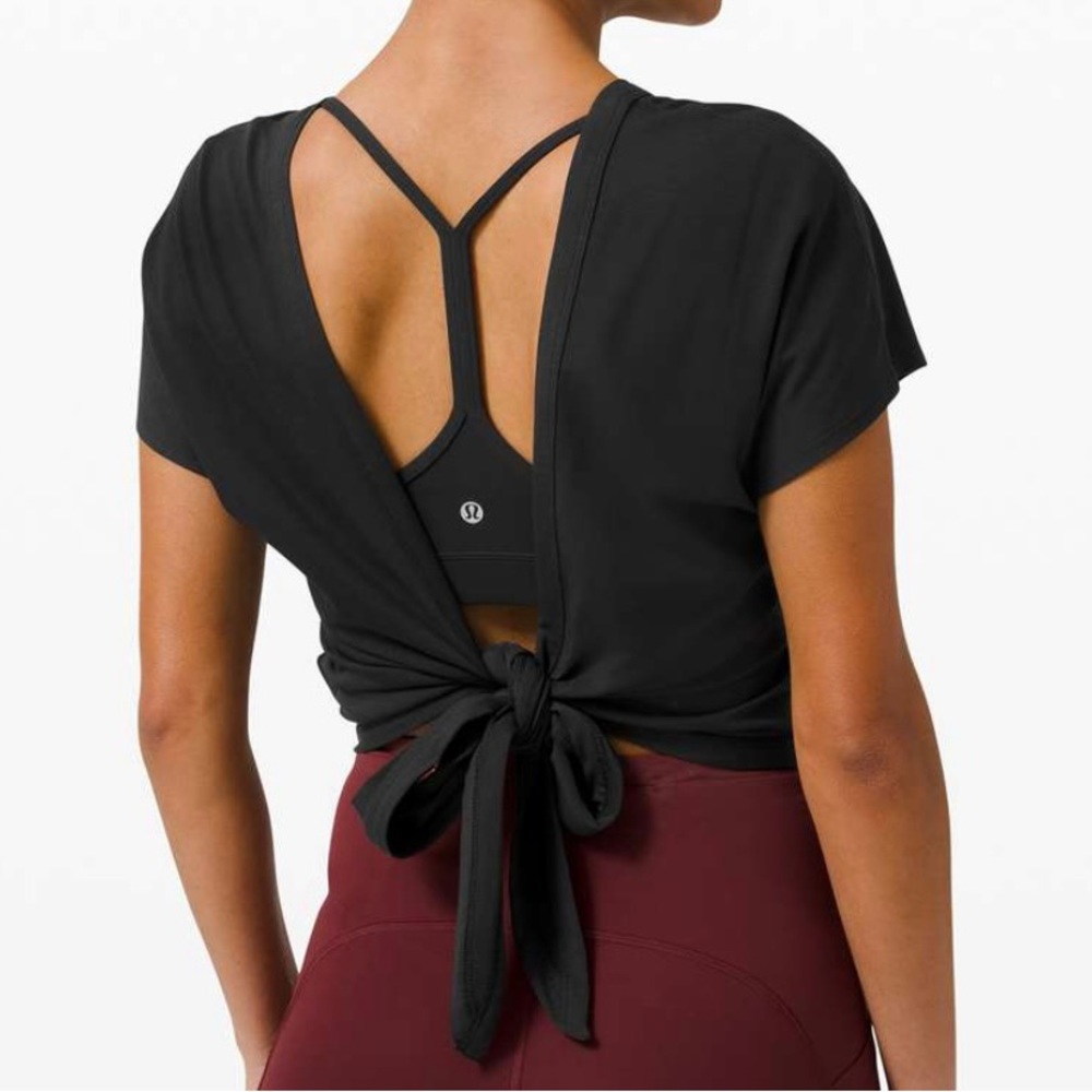 Lululemon it’s a tie tee